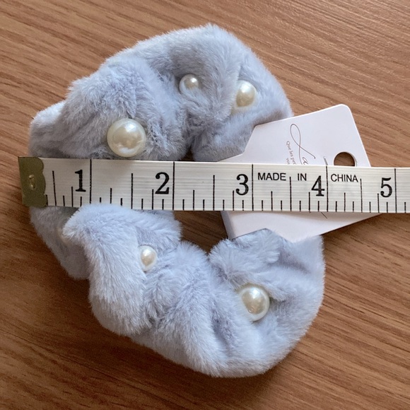❤️ La Beaute Soft Pearl Scrunchie Light Purple Blue NWT - Picture 7 of 7